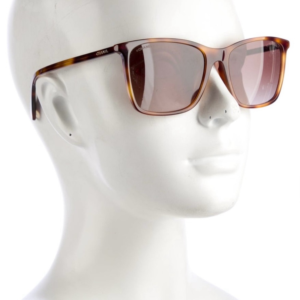 Chanel sunglasses with case and dust cloth authentic